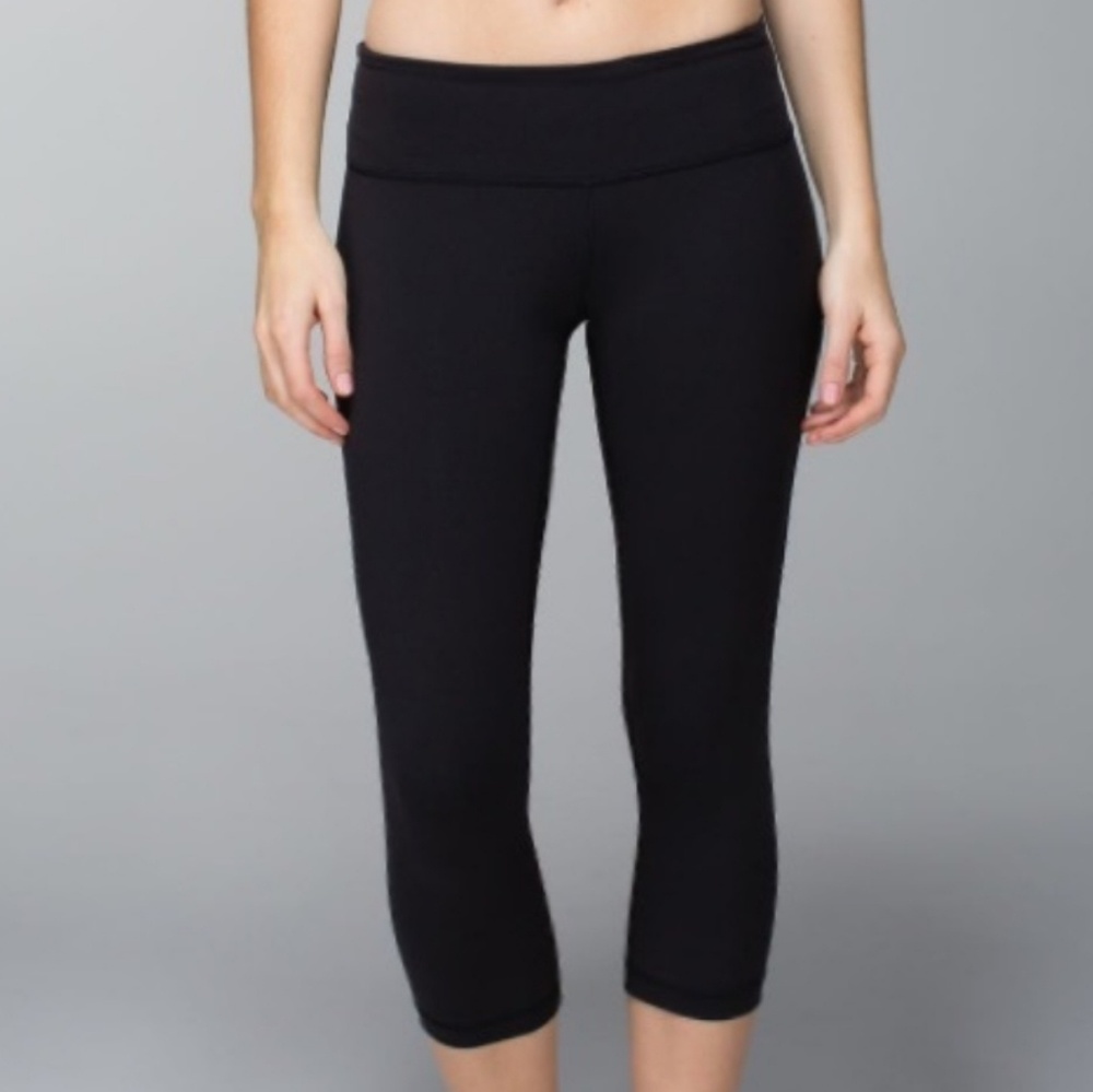 Lululemon Black Wunder Under Crop - Picture 2 of 7